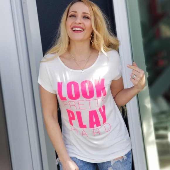CASUAL DOLLZ Look Pretty Play Hard Graphic Top - Picture 1 of 4